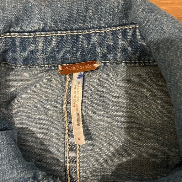 **SOLD** Free People Women's Size 4 Denim Jumpsuit Long Sleeve Zip Jumper - Picture 3 of 3